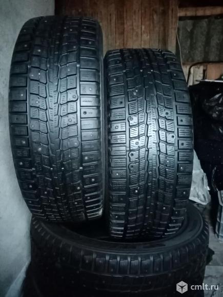 Шины 225/55R18 Dunlop шипованные зимние, б/у, 2 шт., 5 тыс. Фото 1.
