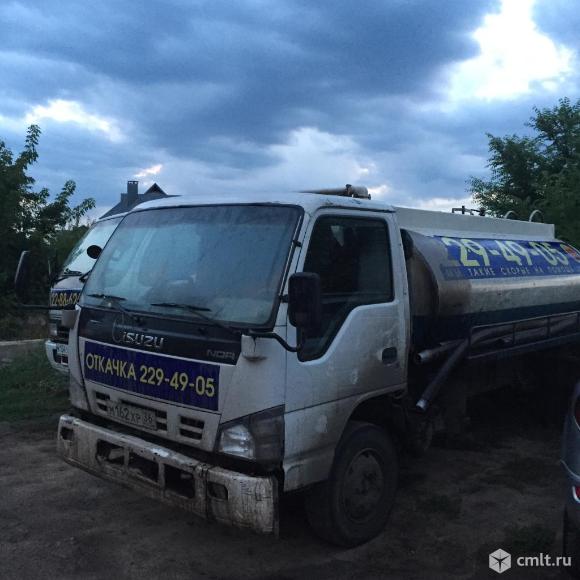Исудзу, ассенизационная машина, оборудование для сливных ям. Объем 6 куб.м. Шланг 50 м.. Фото 1.