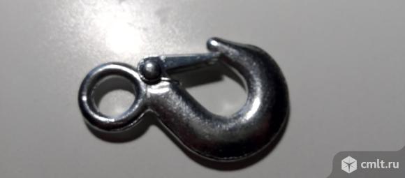 Крюк для буксировочного троса. Фото 1.