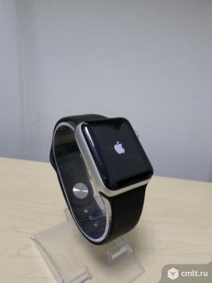 Умные часы Apple Watch Series 3 38 mm. Фото 1.