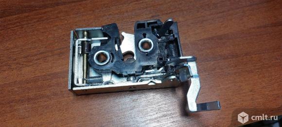 Замок двери передний левый для Volkswagen Passat B3 номер 357837015D? 357837015Замок двери Volkswagen Passat (B3) III (1988–1993) 357837015DДля моделейVolkswagen Passat, 312, 315, 3A2, 3A5В н