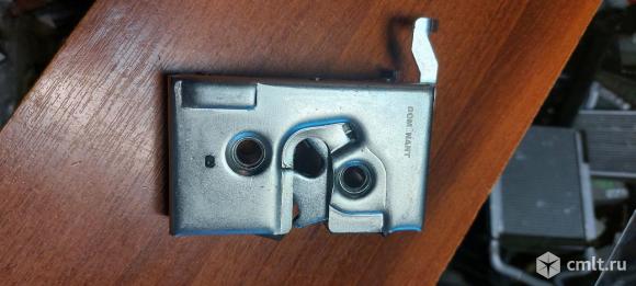 Замок двери передний левый для Volkswagen Passat B3 номер 357837015D? 357837015Замок двери Volkswagen Passat (B3) III (1988–1993) 357837015DДля моделейVolkswagen Passat, 312, 315, 3A2, 3A5В н