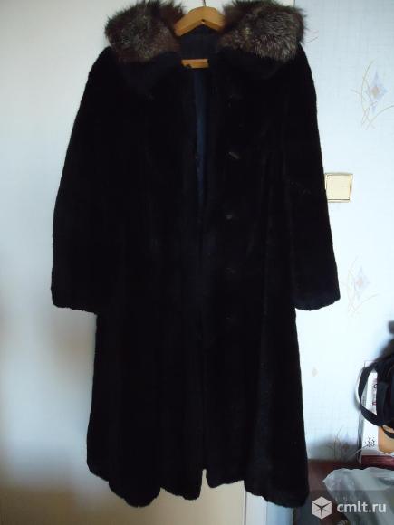 Шуба женская меховая  воротник лиса чернобурка. Фото 1.