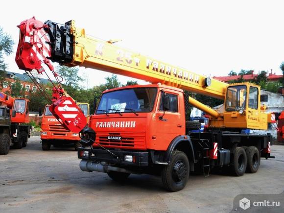 Аренда автокрана 25 тонн 28 метров. Фото 1.
