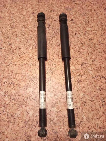 Задние амортизаторы. Фото 2.