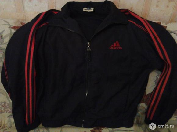 Куртка-ветровка adidas. Фото 1.