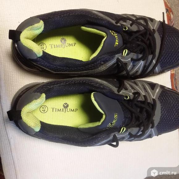 Кроссовки. Фото 1.