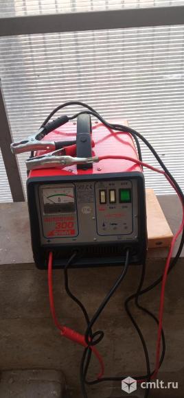 Зарядное устройство. Фото 1.