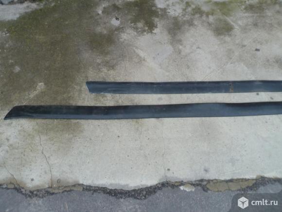 Резиновая накладка бампера Волга Газ 3110-31105. Фото 2.