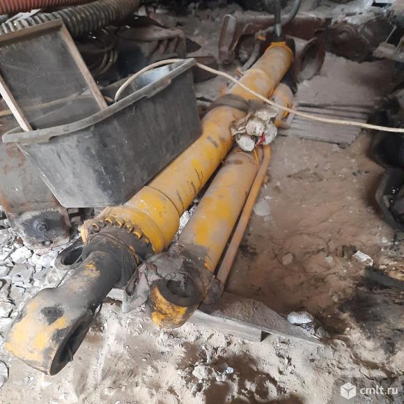 Стрела,рукоять,гидромоторы,гидроцилиндры,гидронасос,двигатель,гусеницы,ходовая экскаватора jcb330ls. Фото 4.