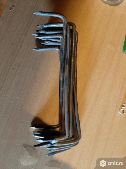 Скобы строительные ( 17 шт. ). Фото 1.