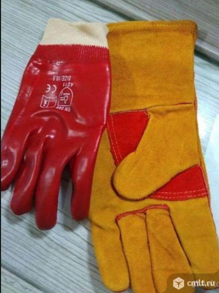 Перчатки нитриловые и краги замшевые. Фото 1.
