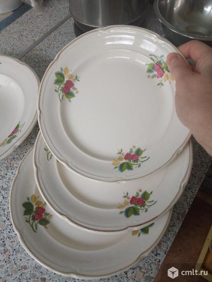 Тарелки из набора. Фото 1.