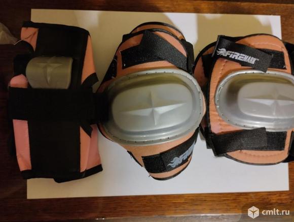 Набор защиты для скейта и роликов. Фото 1.