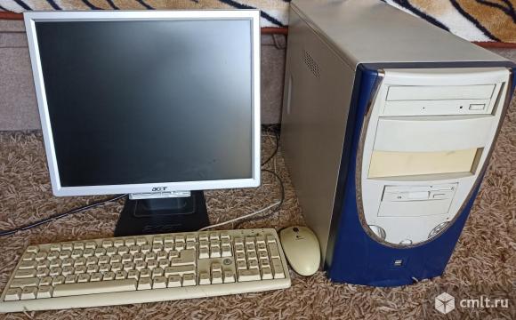 Компьютер с монитором в сборе AMD. Фото 1.