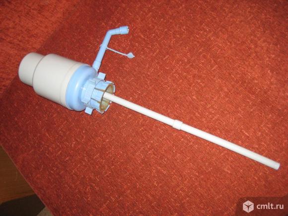 Ручная помпа для воды. Фото 1.