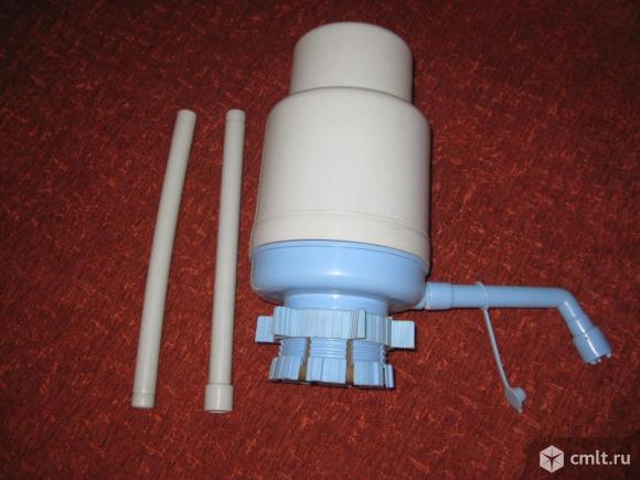 Ручная помпа для воды. Фото 2.