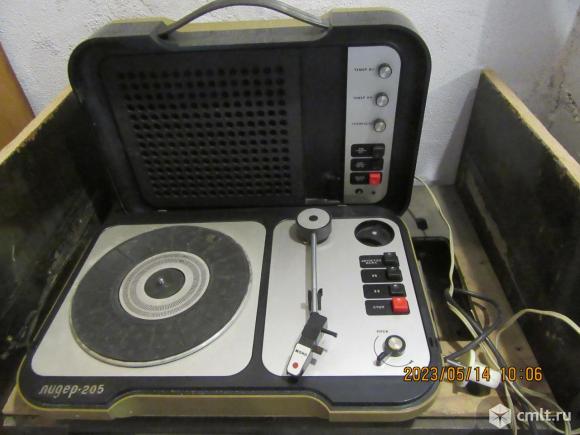 Проигрыватель Лидер-205. Фото 1.