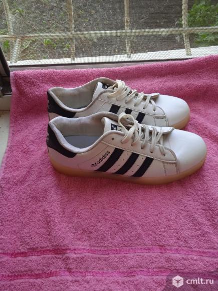 Кроссовки. Фото 1.