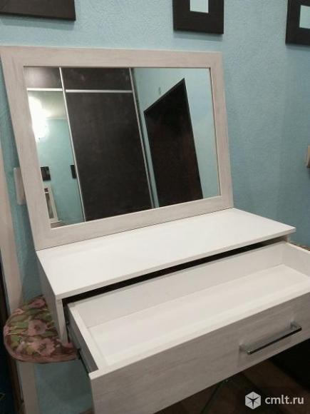 Туалетный столик с зеркалом подвесной. Фото 4.