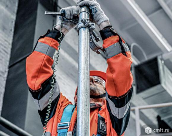 Монтажники сантех.систем (изоляция трубопроводов). Фото 1.