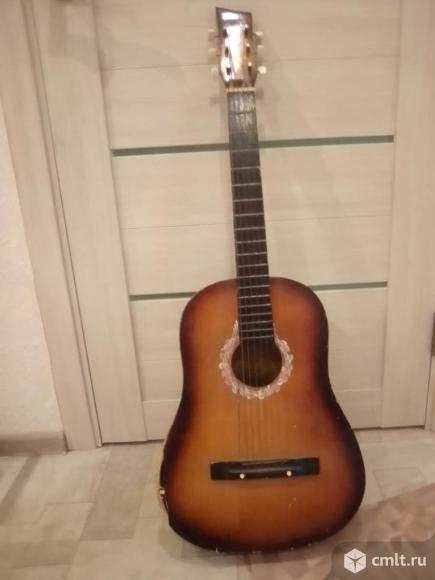 Акустическая гитара. Фото 1.