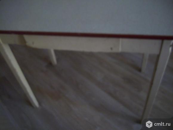 Стол советский из дерева с ящиком. Фото 4.