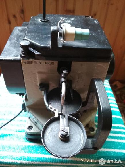 Скорняжная швейная электрическая  машинка Руно. Фото 2.