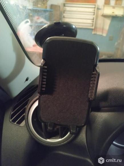 Держатель бу в авто для смартфона. Фото 1.