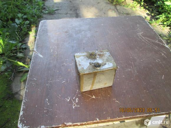 Конденсаторы на 100 и 10 мкф 400. Фото 2.