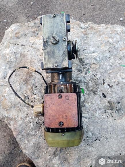 Двигатель синхронный 220/380v. Фото 4.