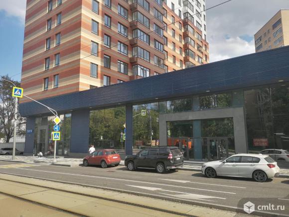 Торговое помещение 921 м2 в аренду. Фото 1.