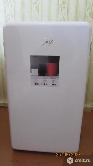 Холодильник DEXP RF-SD090RMA. Фото 1.