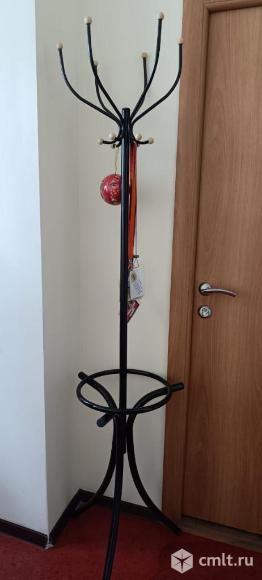 Вешалка напольная для одежды. Фото 1.