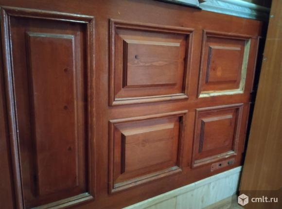 Дверь деревянная филенчатая из березы покрыта морилкой 2 шт. Фото 1.