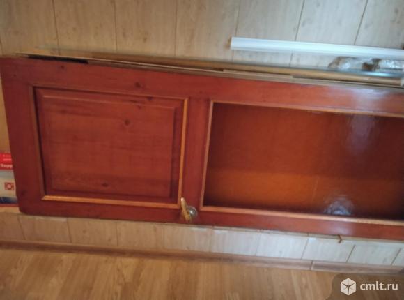 Деревянная дверь стеклом, покрытая морилкой изготовлена из березы.. Фото 1.