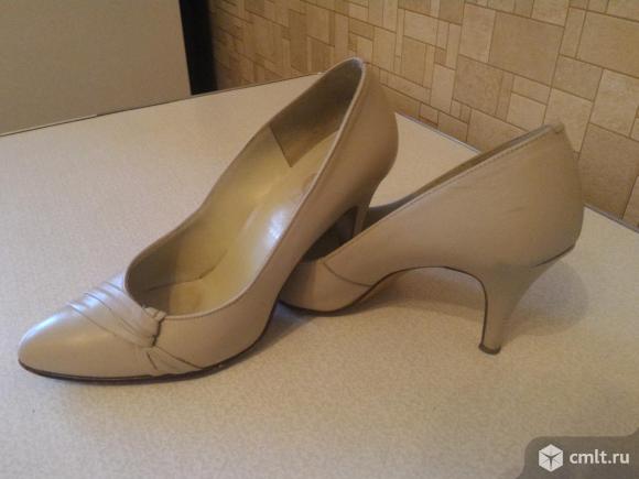 Туфли модельные (Hungary) светло-бежевые р. 37. Фото 1.