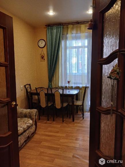 большая квадратная кухня 16 м с выходом на лоджию