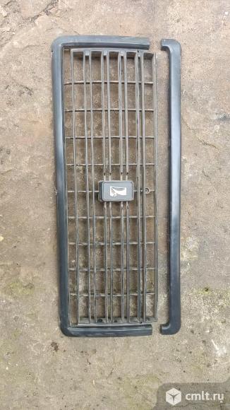 Решетка радиатора ВАЗ 2107. Фото 1.