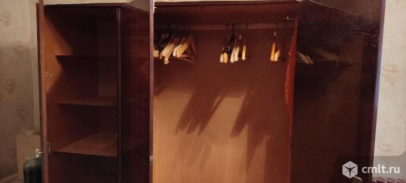 Шкаф трехстворчатый производство СССР. Фото 3.