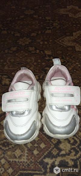 Кроссовки на девочку. Фото 1.