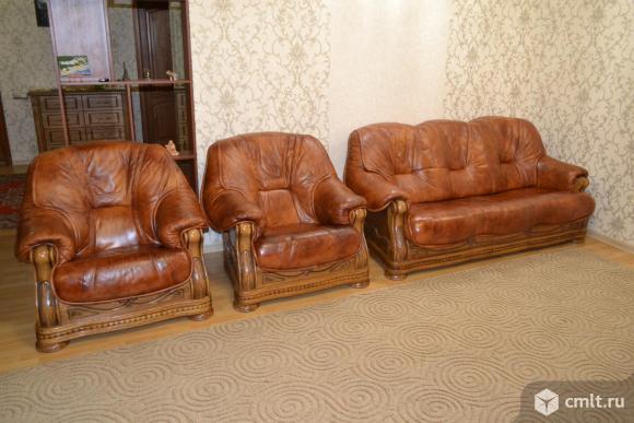 Кожаный диван и 2 кресла. Фото 1.