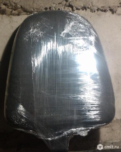 Комплектующие для офисного кресла б/у. Фото 1.