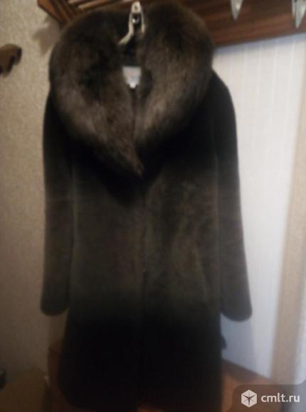 Полушубок из мутона, длинный, воротник песец, все в тон, р. Фото 2.