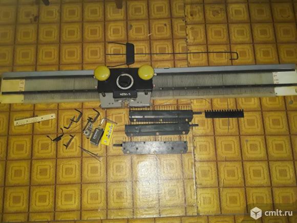 Вязальная машина Нева 5. Фото 1.