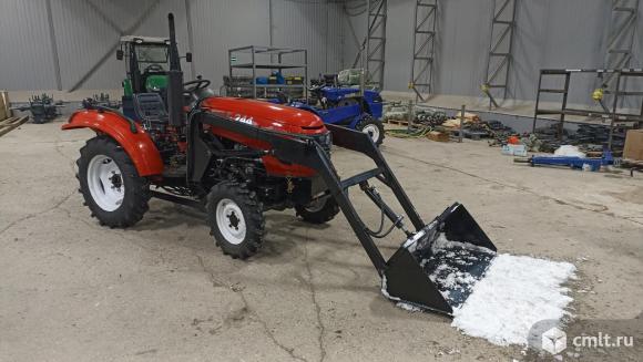 Мини-трактор Русич TZR T-244 с фронтальным погрузчиком. Фото 1.
