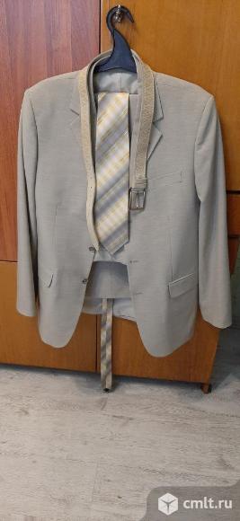 Продается светлый костюм. Фото 1.