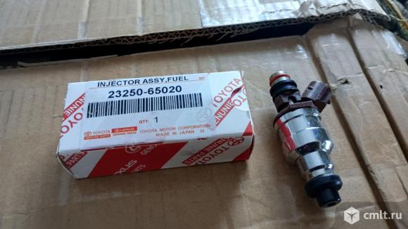 Форсунка топливная тойота 4 раннер. Фото 1.