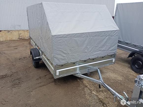 Прицеп Титан 3518 с колесами и скошенным тентом. Фото 1.