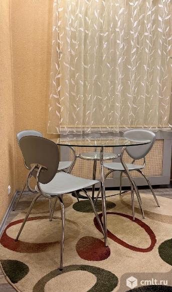Кухонный стол стеклянный и стулья. Фото 2.